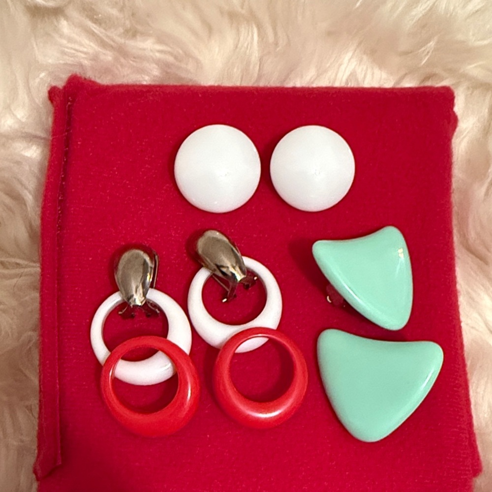 4 Pairs Vintage Clip On Earrings